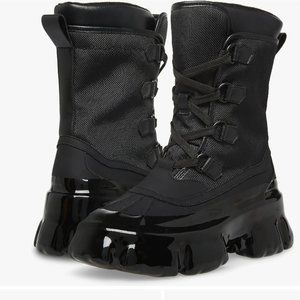 $59 NWT (9.5) STEVE MADDEN Jacquard Black Boot